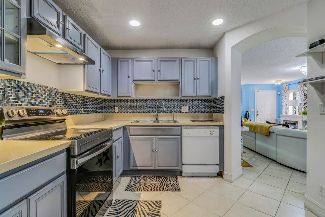 En Venta: $460,000 (4 camas, 2 baños, 1628 Pies cuadrados)