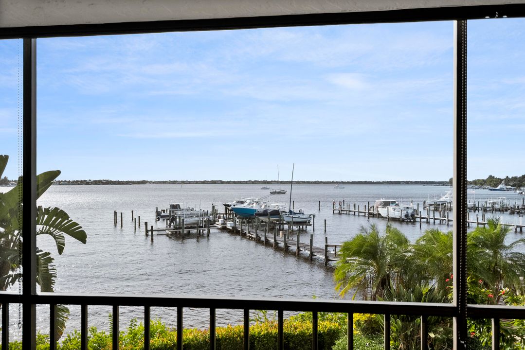 For Sale: $695,000 (2 beds, 2 baths, 1620 Square Feet)