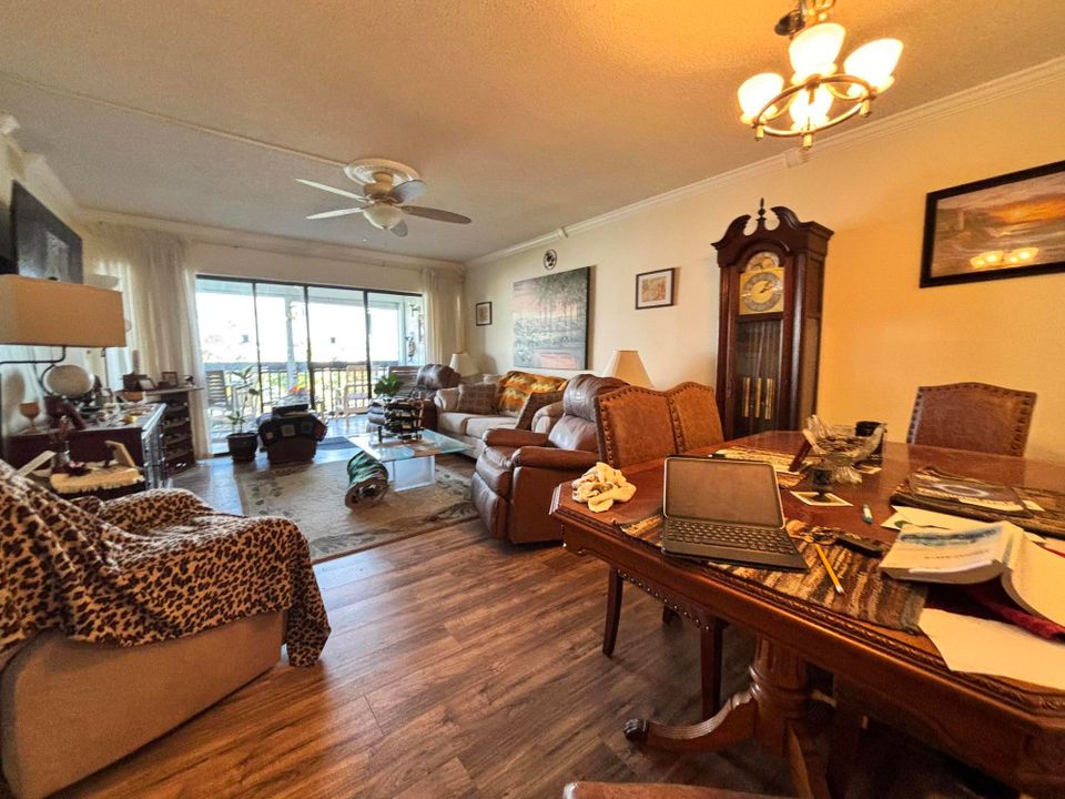 For Sale: $324,900 (2 beds, 2 baths, 1172 Square Feet)