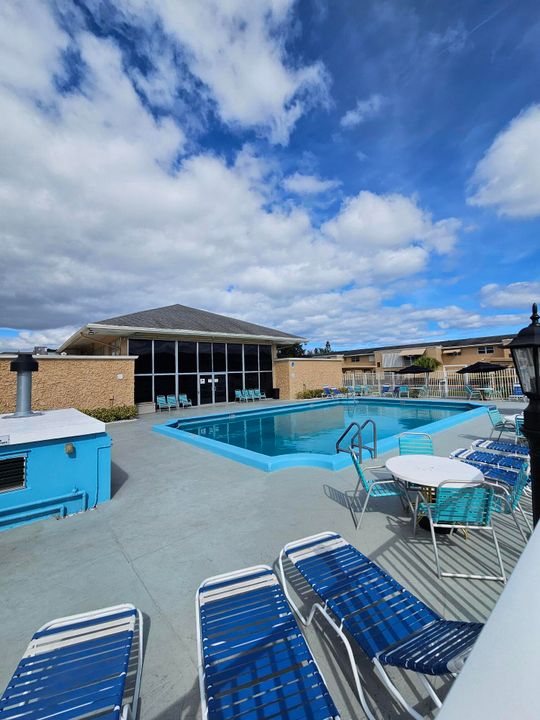 待售: $85,000 (1 贝兹, 1 浴室, 624 平方英尺)