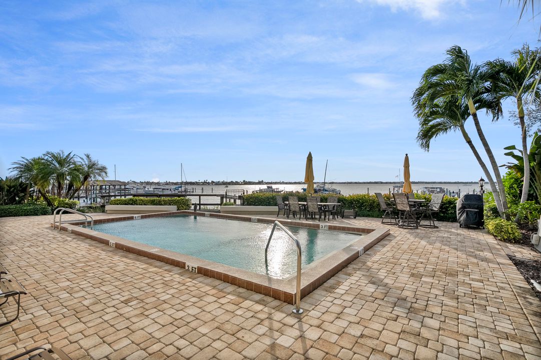 For Sale: $695,000 (2 beds, 2 baths, 1620 Square Feet)