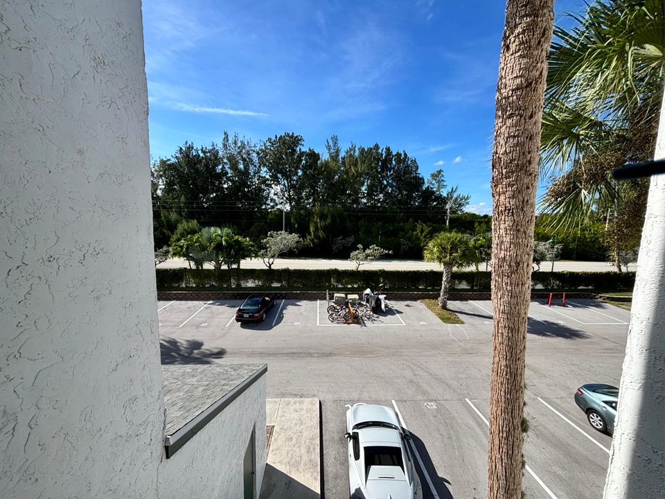 For Sale: $324,900 (2 beds, 2 baths, 1172 Square Feet)