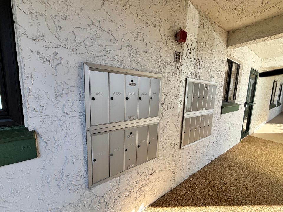 For Sale: $324,900 (2 beds, 2 baths, 1172 Square Feet)