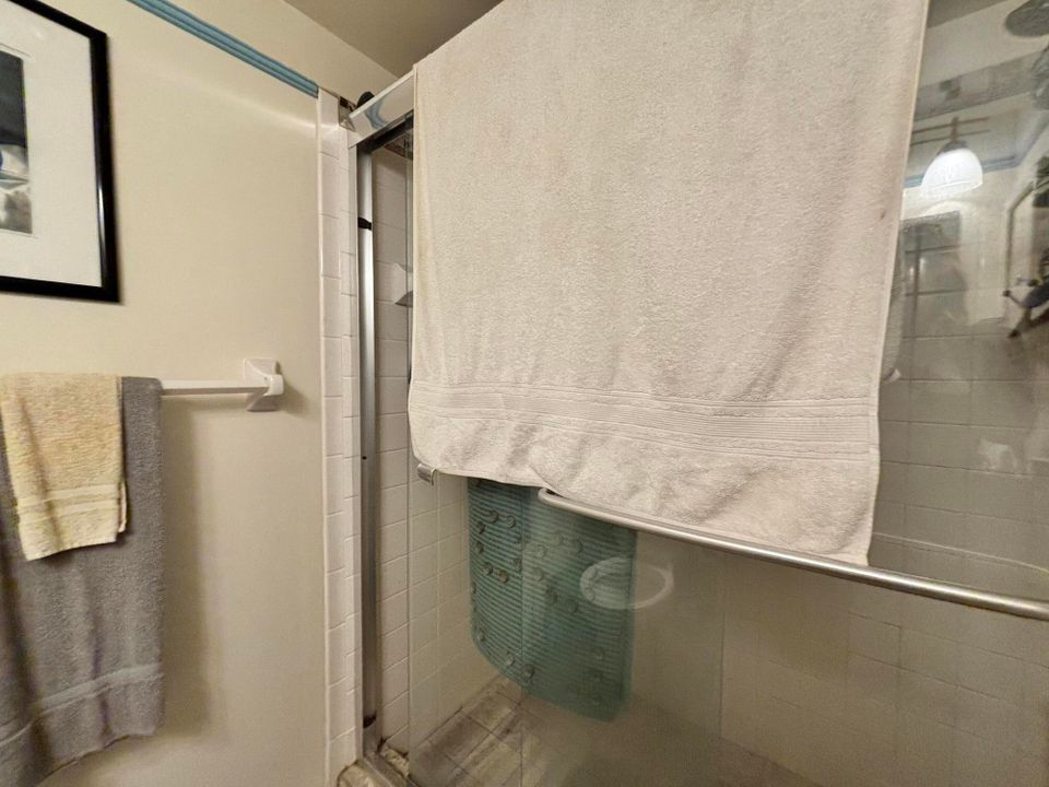 For Sale: $324,900 (2 beds, 2 baths, 1172 Square Feet)