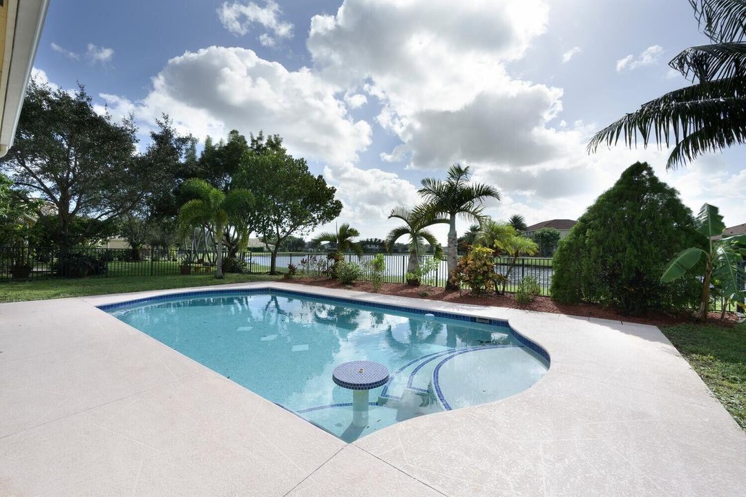 For Sale: $790,000 (5 beds, 3 baths, 3024 Square Feet)