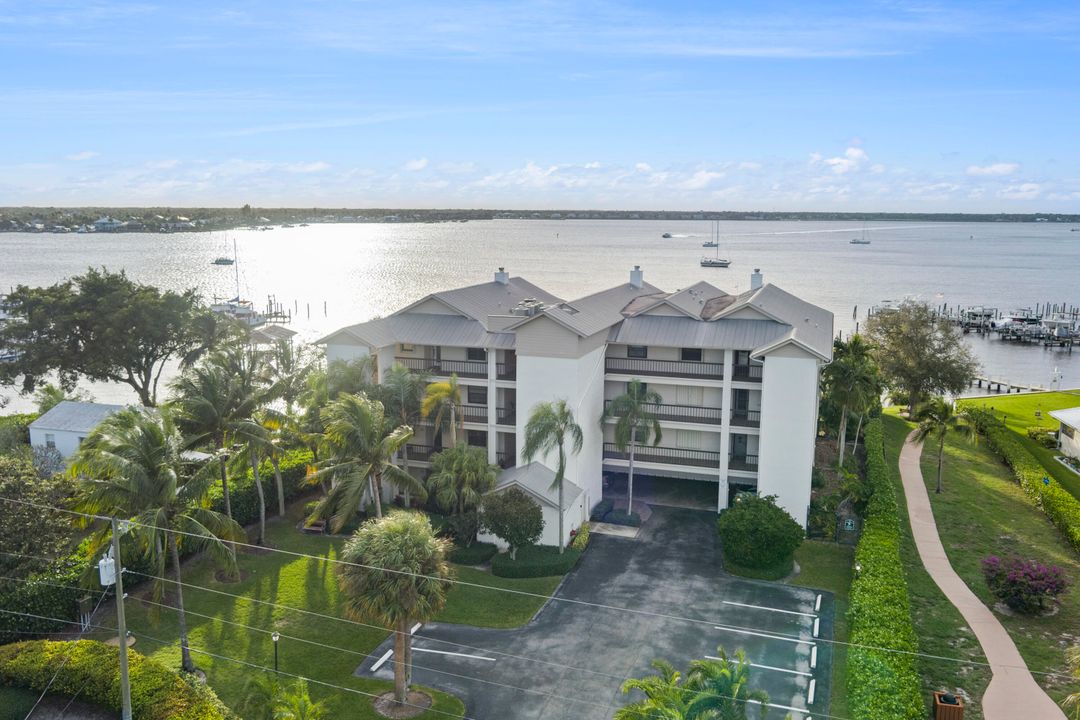 For Sale: $695,000 (2 beds, 2 baths, 1620 Square Feet)