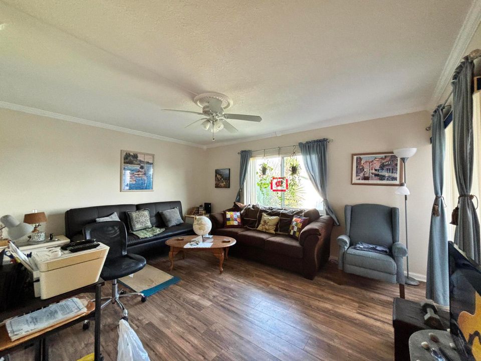 For Sale: $324,900 (2 beds, 2 baths, 1172 Square Feet)