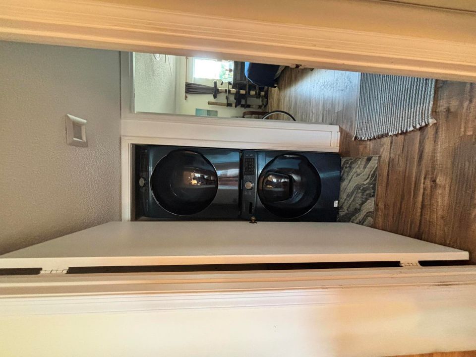 For Sale: $324,900 (2 beds, 2 baths, 1172 Square Feet)