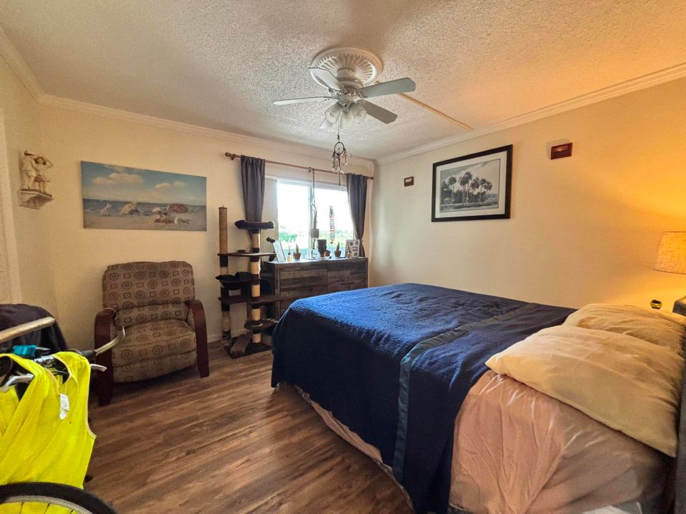 For Sale: $324,900 (2 beds, 2 baths, 1172 Square Feet)