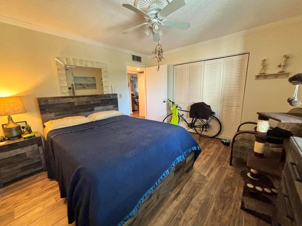 For Sale: $324,900 (2 beds, 2 baths, 1172 Square Feet)