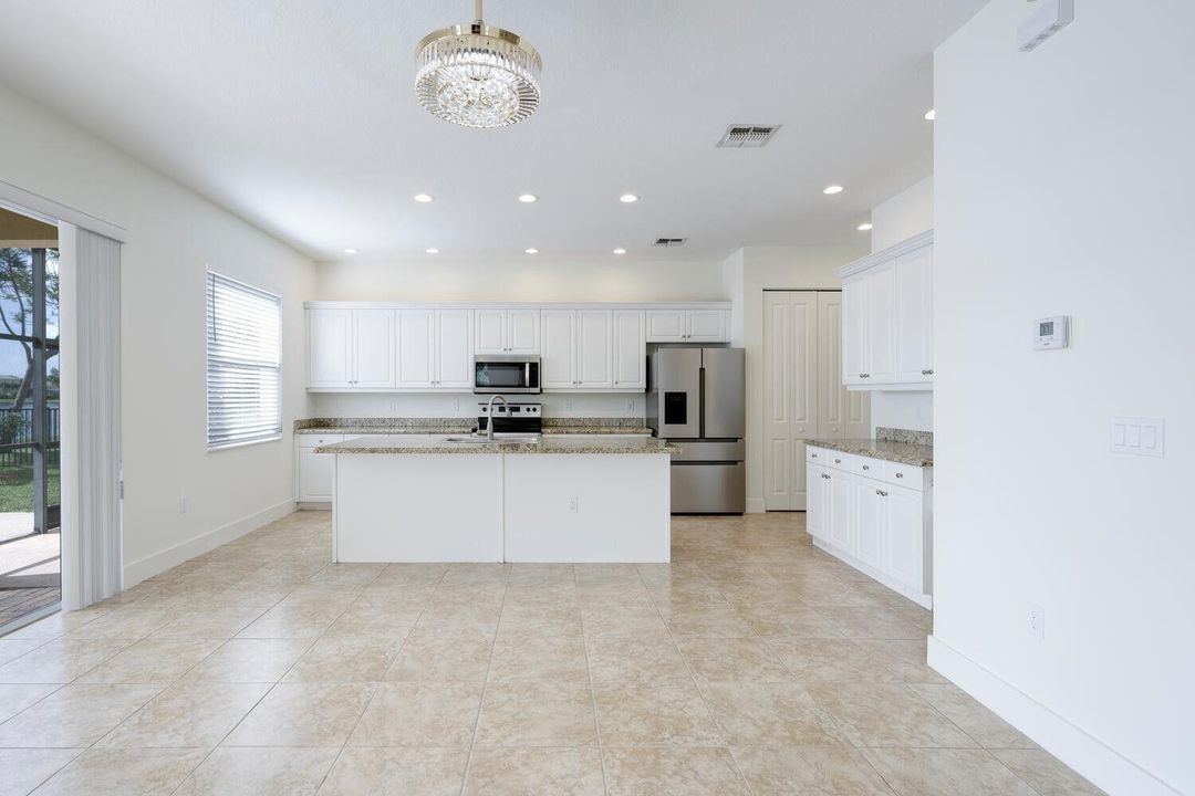 For Sale: $790,000 (5 beds, 3 baths, 3024 Square Feet)