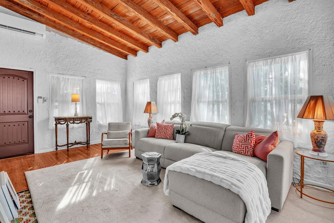 На продажу: $865,000 (3 спален, 2 ванн, 1080 Квадратных фут)