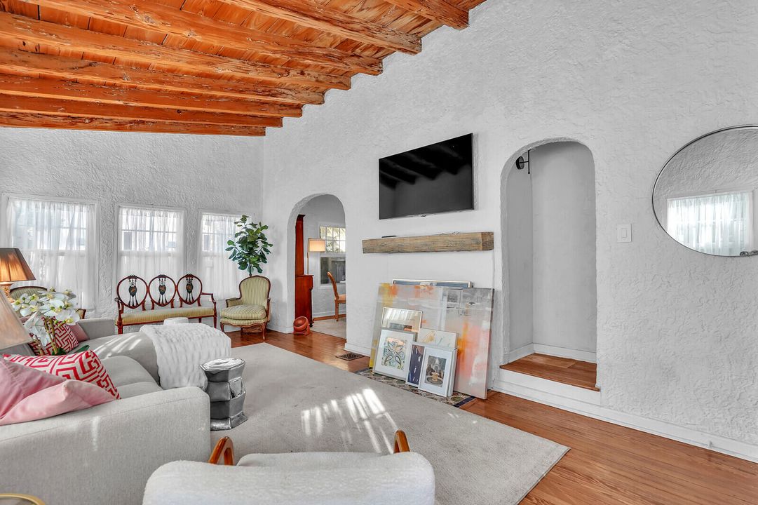 На продажу: $865,000 (3 спален, 2 ванн, 1080 Квадратных фут)