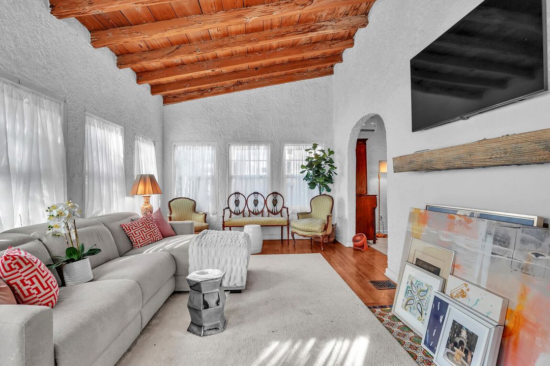 На продажу: $865,000 (3 спален, 2 ванн, 1080 Квадратных фут)