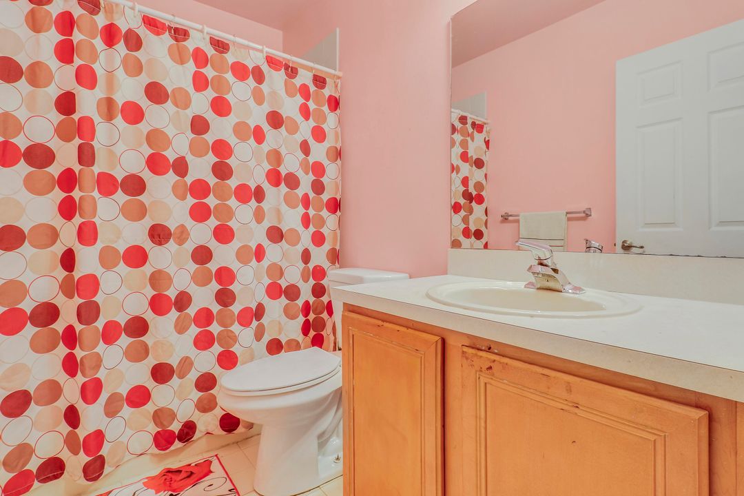 En Venta: $460,000 (4 camas, 2 baños, 1628 Pies cuadrados)