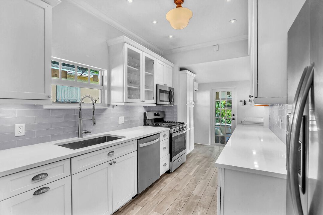 На продажу: $865,000 (3 спален, 2 ванн, 1080 Квадратных фут)