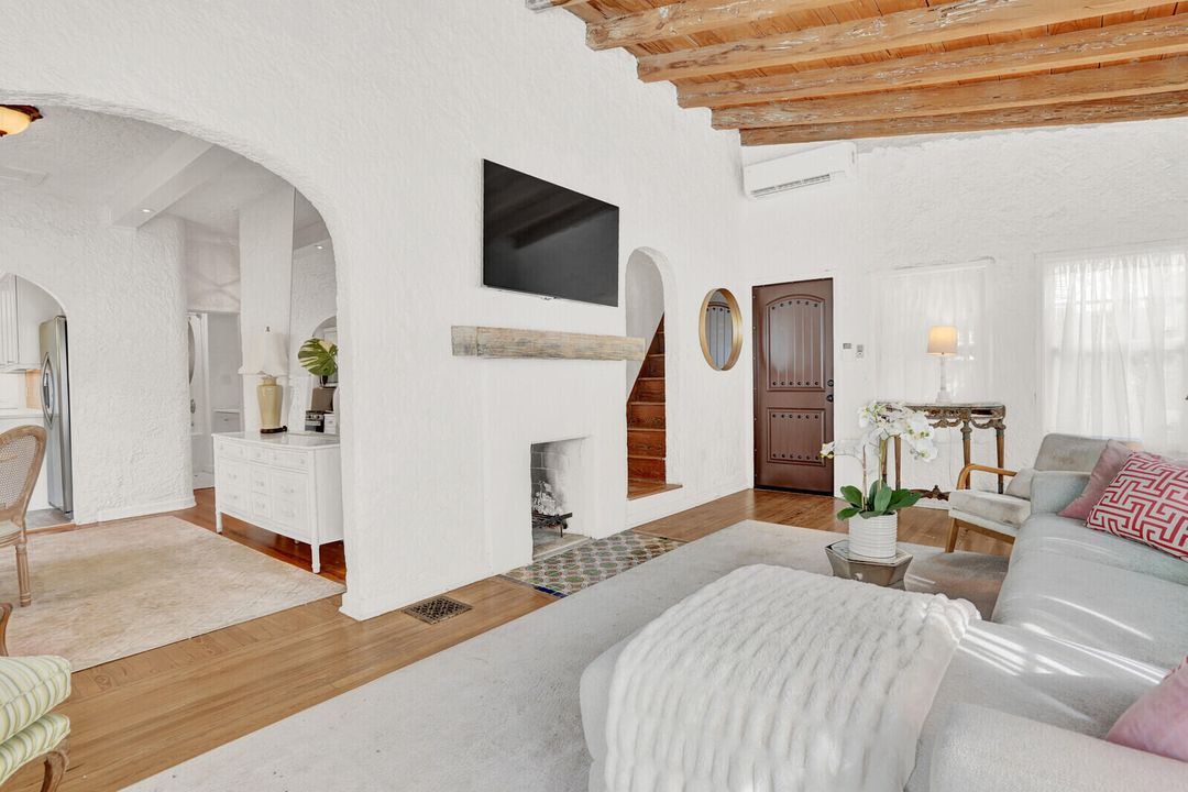 На продажу: $865,000 (3 спален, 2 ванн, 1080 Квадратных фут)