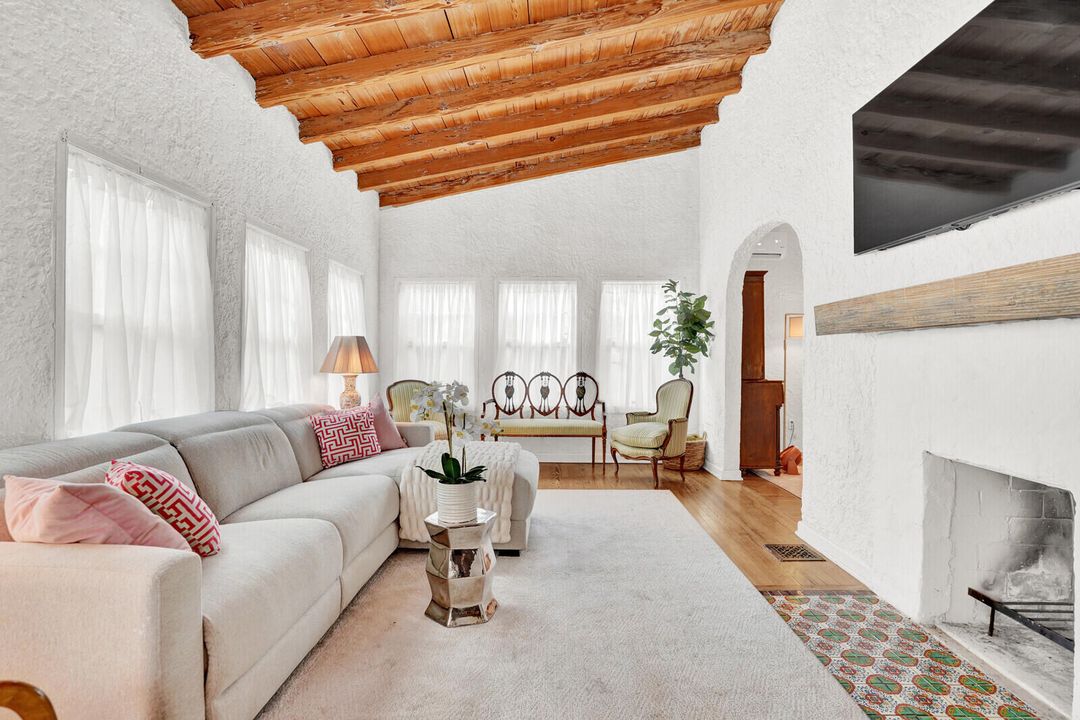 На продажу: $865,000 (3 спален, 2 ванн, 1080 Квадратных фут)