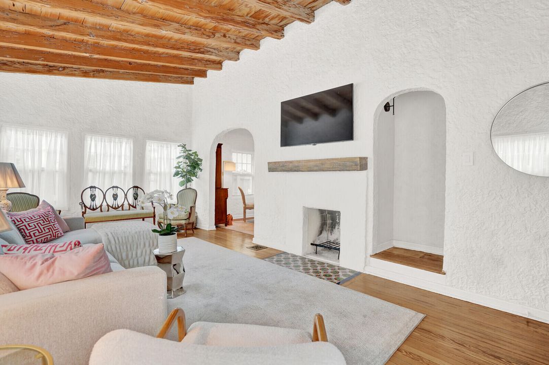 На продажу: $865,000 (3 спален, 2 ванн, 1080 Квадратных фут)