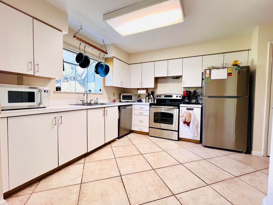 待售: $237,900 (2 贝兹, 2 浴室, 1550 平方英尺)