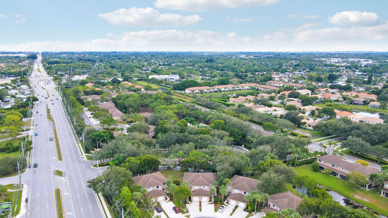 En Venta: $460,000 (4 camas, 2 baños, 1628 Pies cuadrados)