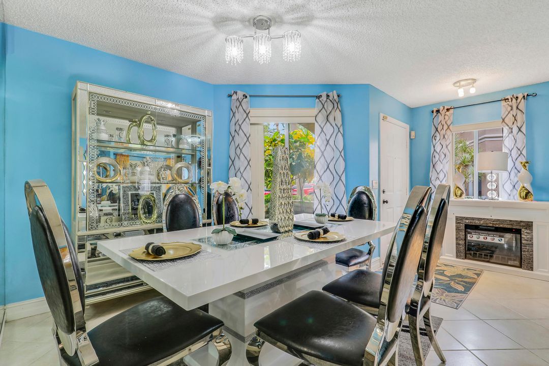 En Venta: $460,000 (4 camas, 2 baños, 1628 Pies cuadrados)