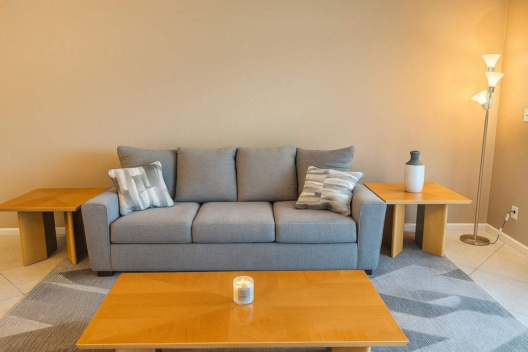 出租: $3,350 (3 贝兹, 2 浴室, 1382 平方英尺)