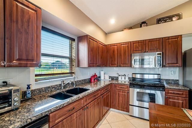 出租: $3,350 (3 贝兹, 2 浴室, 1382 平方英尺)