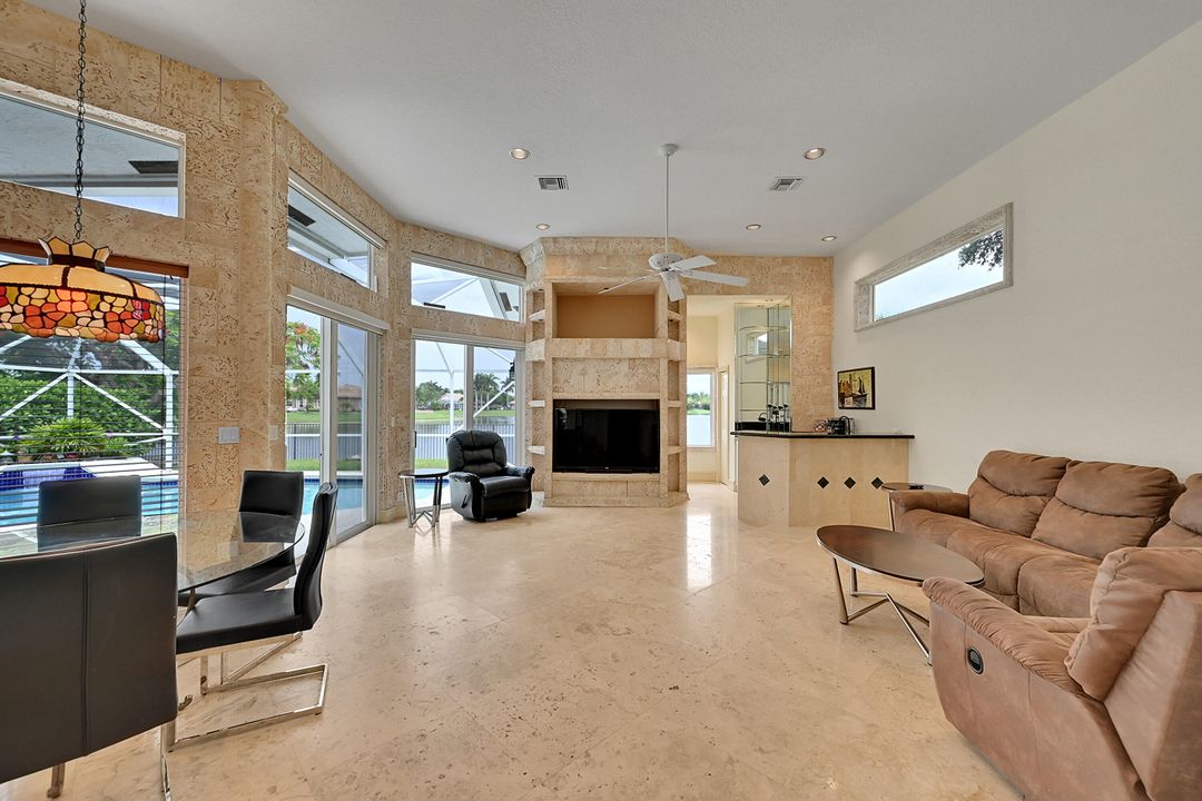 出租: $6,900 (5 贝兹, 3 浴室, 2944 平方英尺)