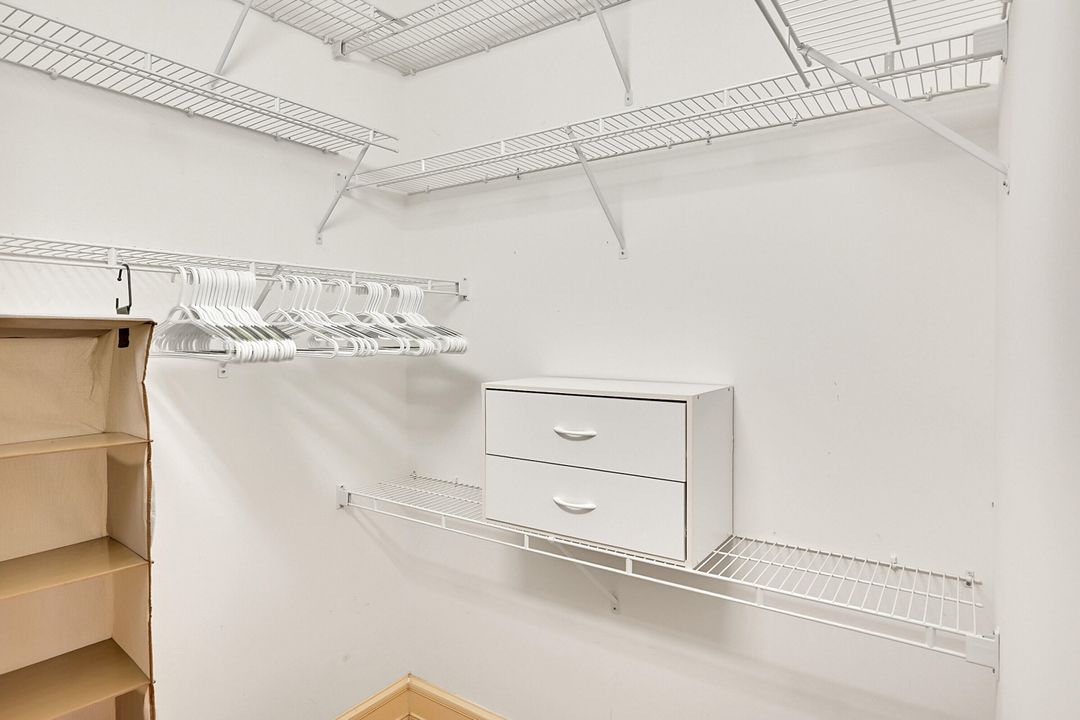 出租: $6,900 (5 贝兹, 3 浴室, 2944 平方英尺)