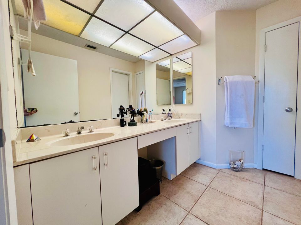 待售: $237,900 (2 贝兹, 2 浴室, 1550 平方英尺)