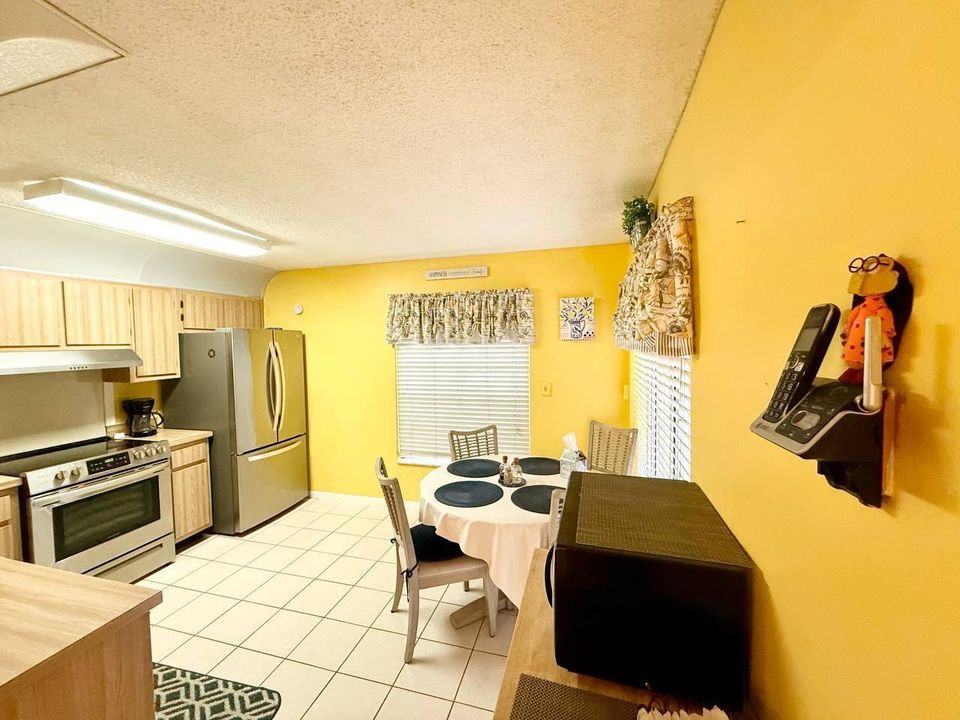 В аренду: $2,700 (3 спален, 2 ванн, 1393 Квадратных фут)