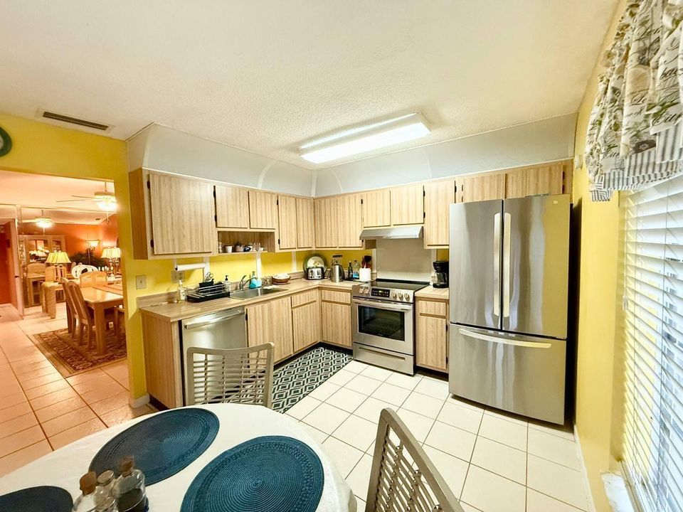 В аренду: $2,700 (3 спален, 2 ванн, 1393 Квадратных фут)