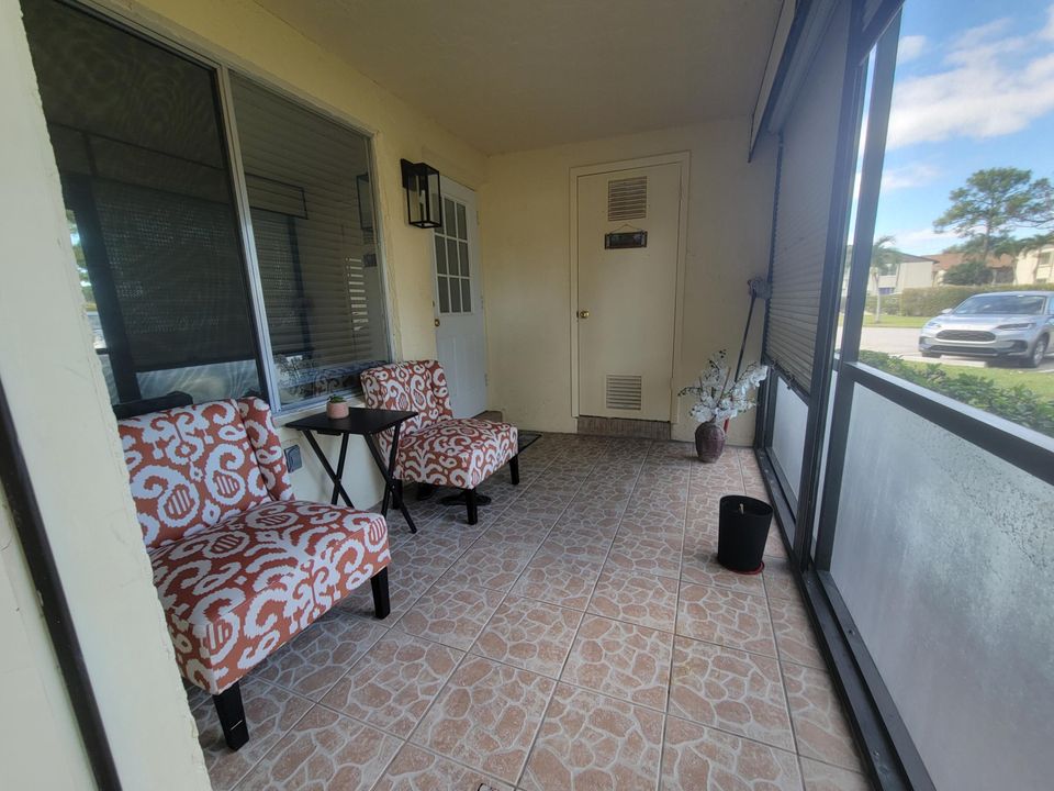 На продажу: $200,000 (2 спален, 1 ванн, 935 Квадратных фут)