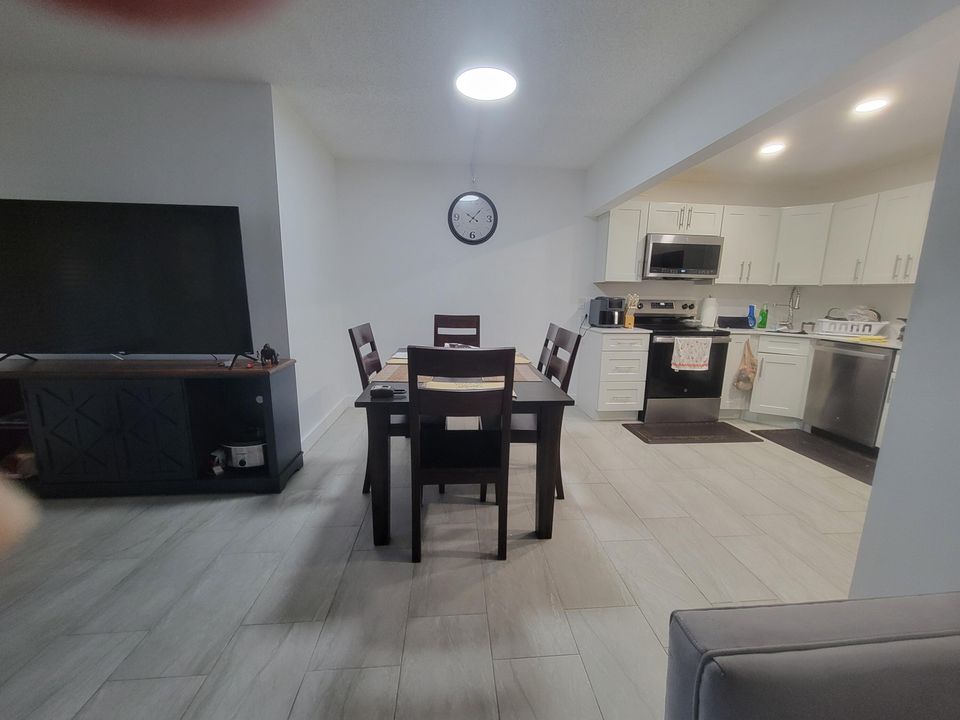 На продажу: $200,000 (2 спален, 1 ванн, 935 Квадратных фут)