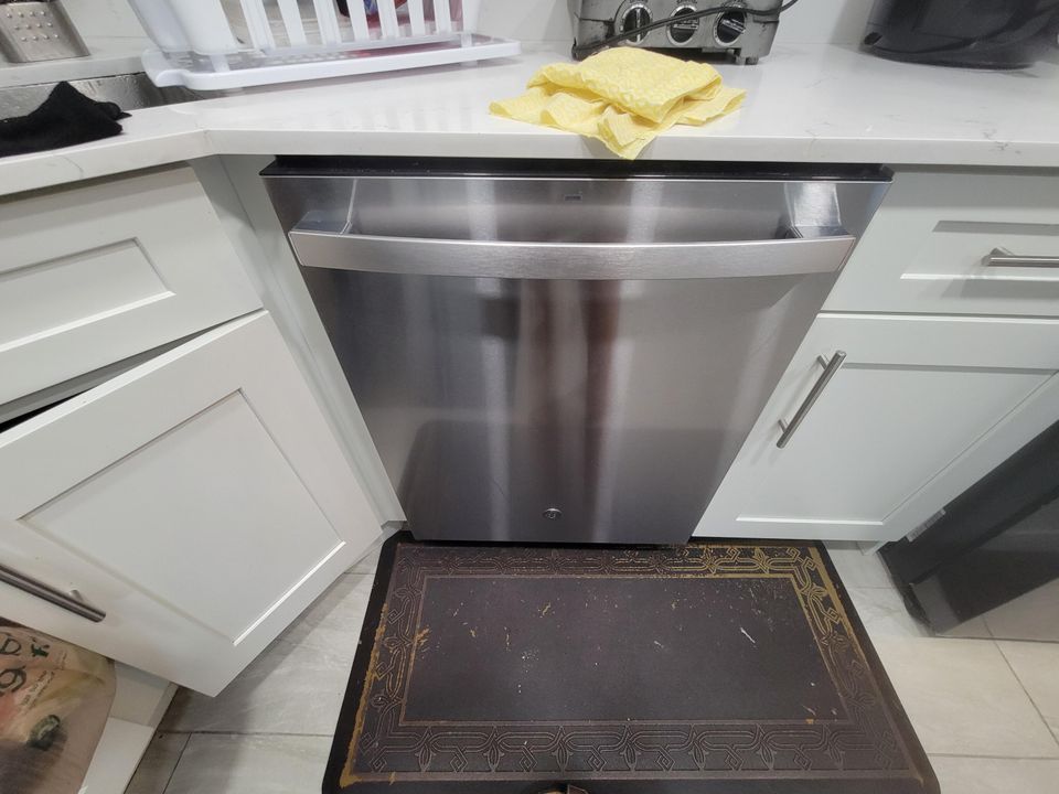 На продажу: $200,000 (2 спален, 1 ванн, 935 Квадратных фут)