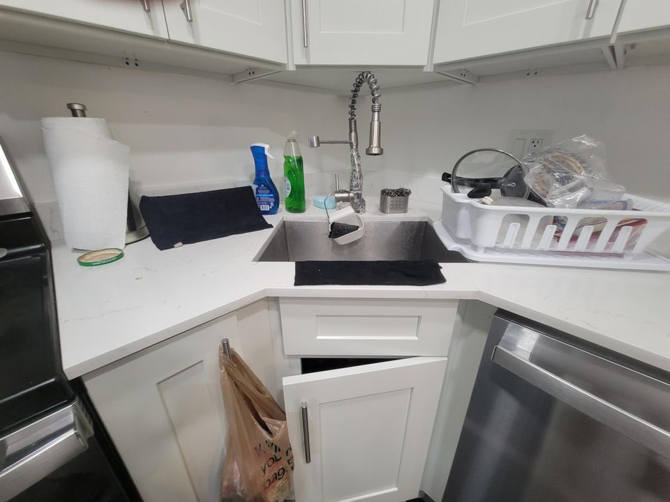 На продажу: $200,000 (2 спален, 1 ванн, 935 Квадратных фут)