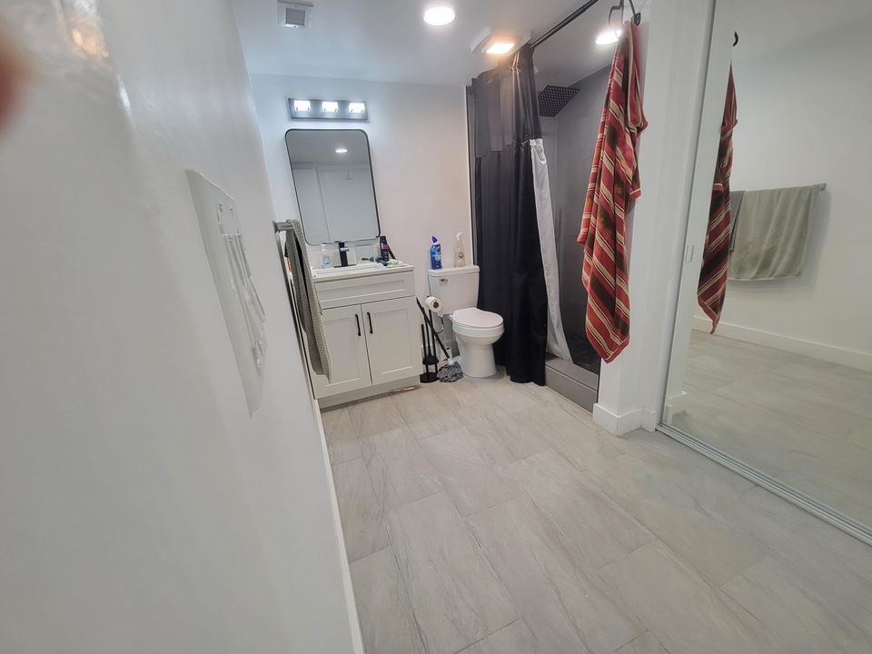 На продажу: $200,000 (2 спален, 1 ванн, 935 Квадратных фут)