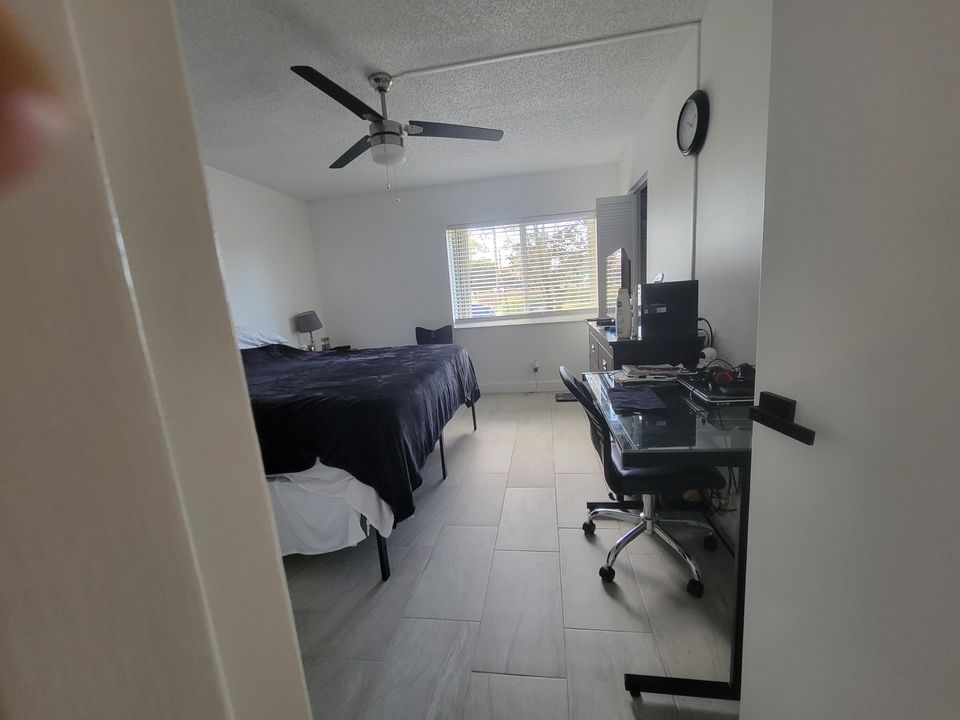 На продажу: $200,000 (2 спален, 1 ванн, 935 Квадратных фут)