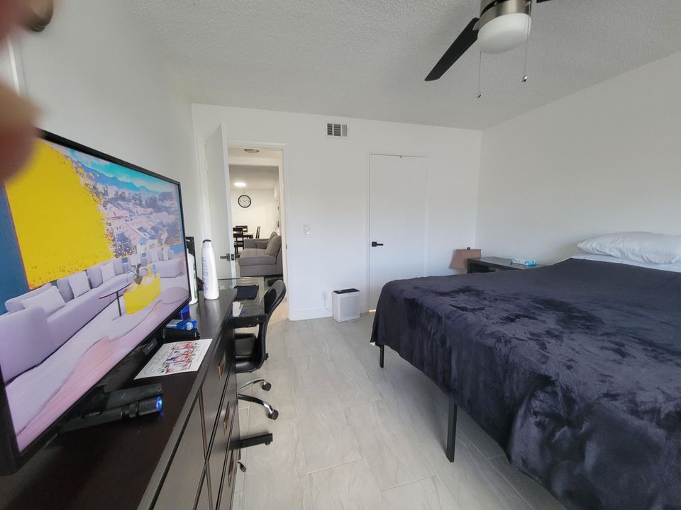 На продажу: $200,000 (2 спален, 1 ванн, 935 Квадратных фут)