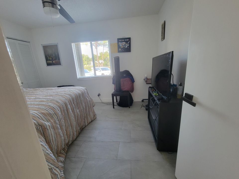 На продажу: $200,000 (2 спален, 1 ванн, 935 Квадратных фут)