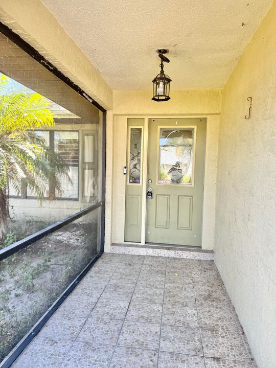 For Sale: $330,000 (3 beds, 2 baths, 1914 Square Feet)