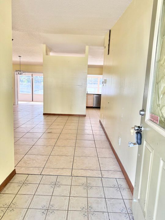 For Sale: $330,000 (3 beds, 2 baths, 1914 Square Feet)