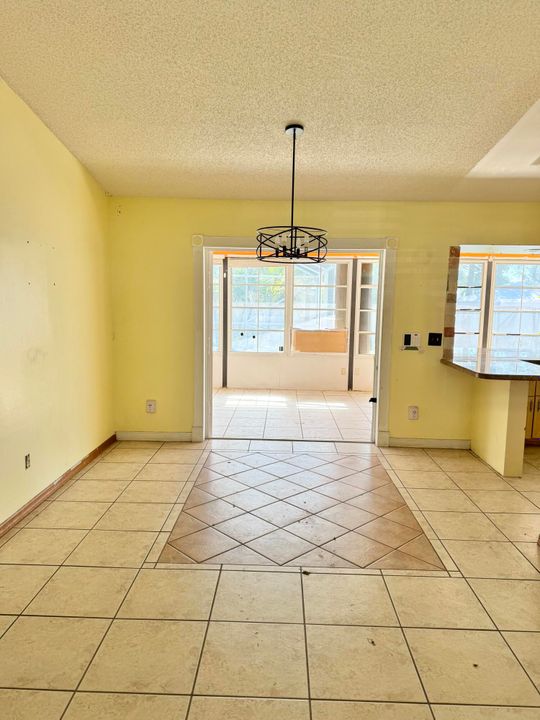 For Sale: $330,000 (3 beds, 2 baths, 1914 Square Feet)