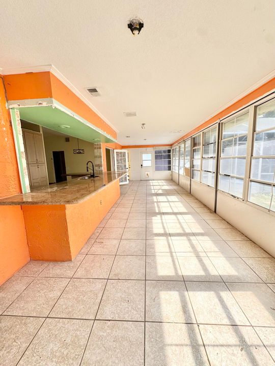 For Sale: $330,000 (3 beds, 2 baths, 1914 Square Feet)