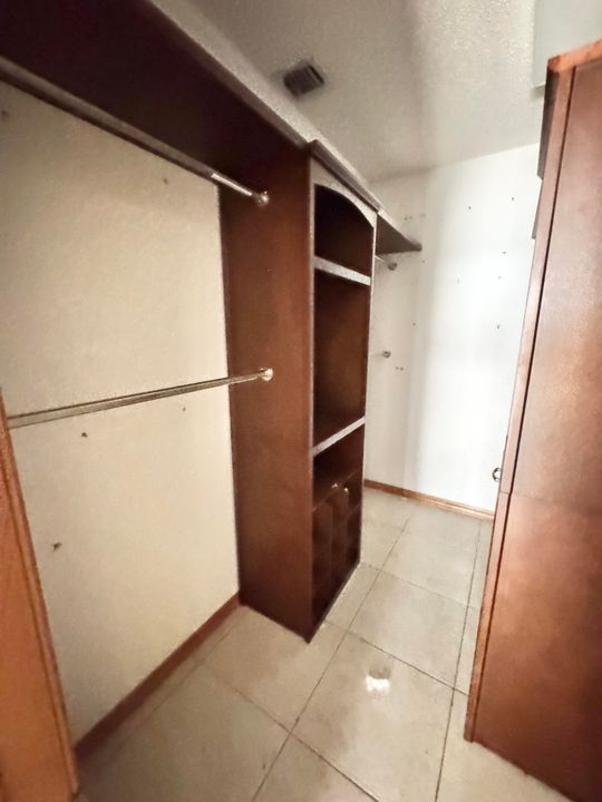 For Sale: $330,000 (3 beds, 2 baths, 1914 Square Feet)