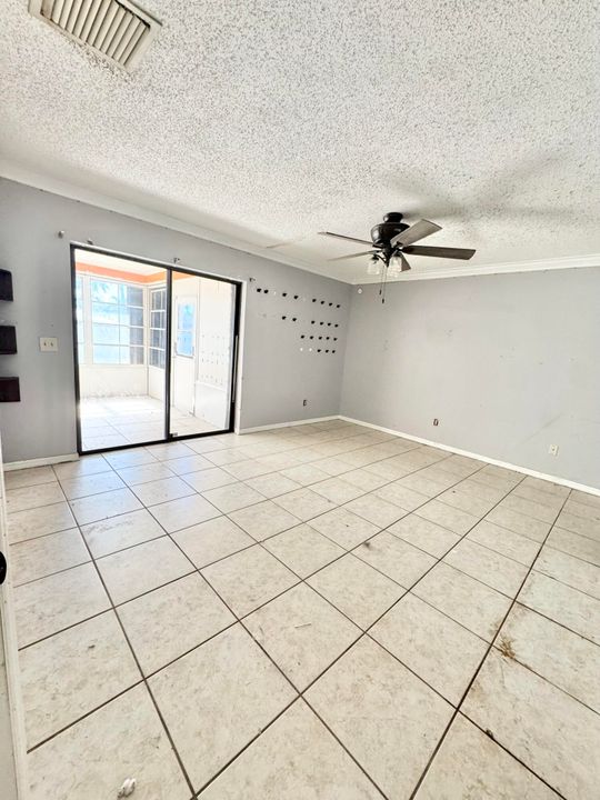 For Sale: $330,000 (3 beds, 2 baths, 1914 Square Feet)