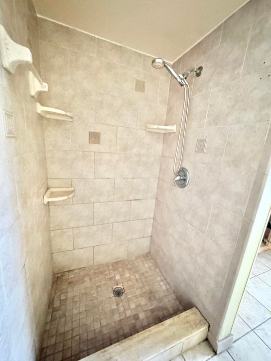 For Sale: $330,000 (3 beds, 2 baths, 1914 Square Feet)