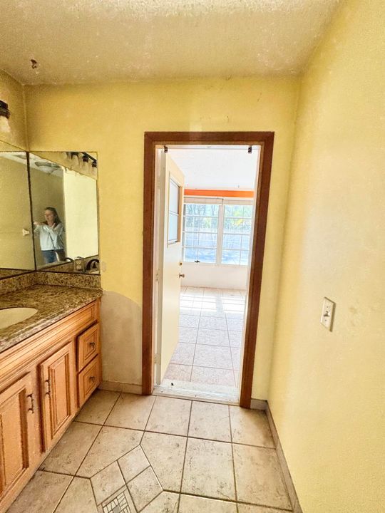 For Sale: $330,000 (3 beds, 2 baths, 1914 Square Feet)