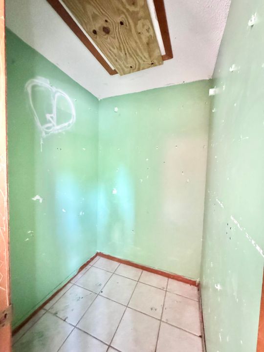 For Sale: $330,000 (3 beds, 2 baths, 1914 Square Feet)